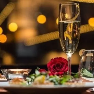 Dinner-cruise-budapest-512x352-1-325x325_c