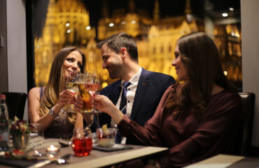 YQ4A3075-Edit firework cruise budapest